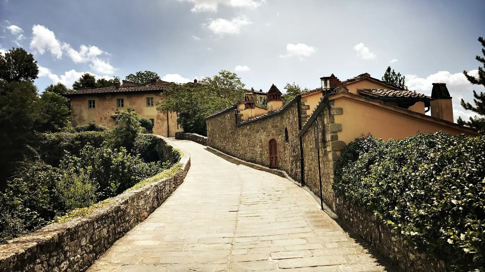 **** Aparthotel Villa La Grotta San Giustino Valdarno Italy